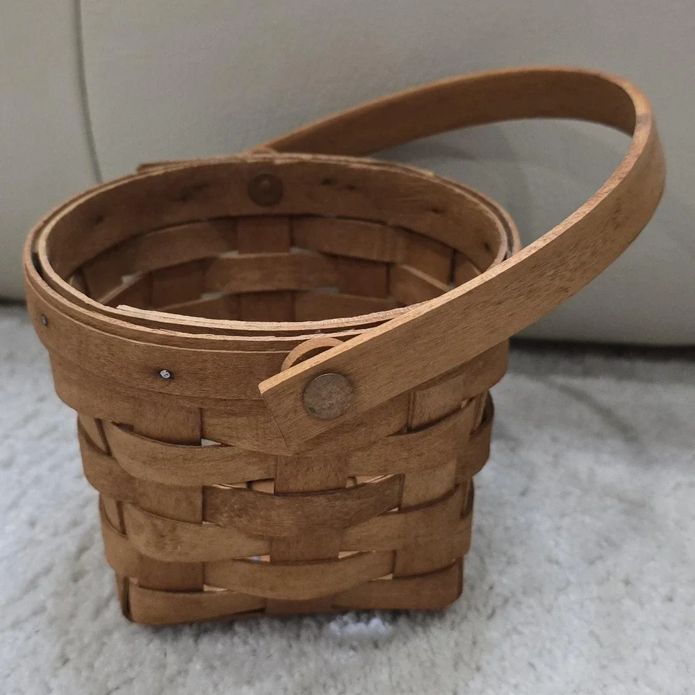 Vintage 1994 Longaberger Handwoven‎ Round Basket with Handle Dresden Ohio USA